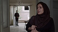 Tajuplný pomocník. Mina (Maryam Moghaddam) získává ve svém úsilí o spravedlnost...