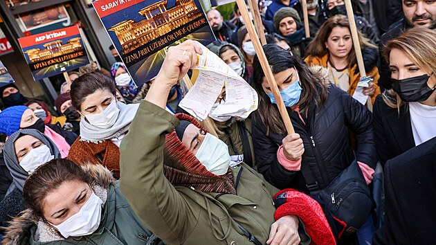 Protest proti zvyování cen v Istanbulu.