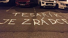 Před domem lidoveckého poslance Antonína Tesaříka se objevil nápis Tesařík je... | na serveru Lidovky.cz | aktuální zprávy