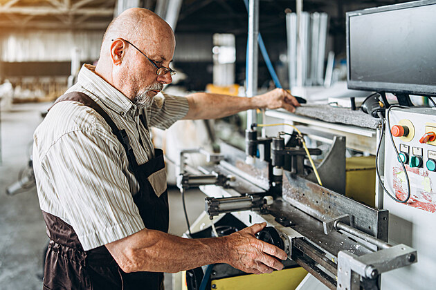 Kemungkinan iuran dana pensiun hari tua tergantung pada apakah pensiunan tersebut mempunyai...