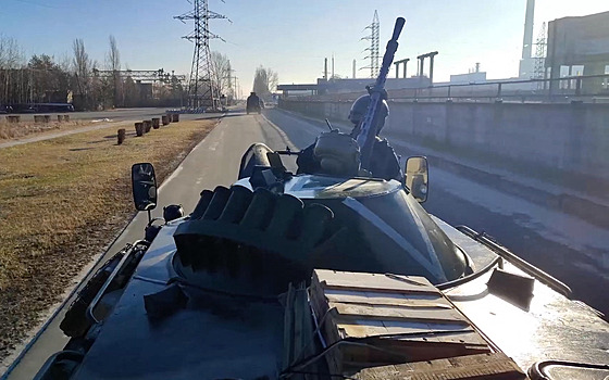 Ruská okupa�ní armáda v areálu odpojené �ernobylské jaderné elektrárny na...