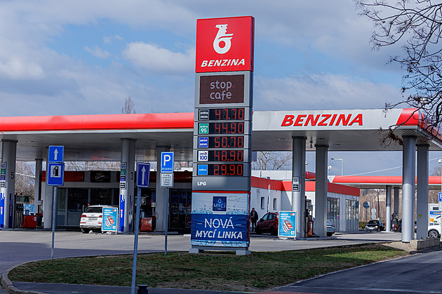 Zavřete oči, Benzina odchází. Polský koncern PKN Orlen definitivně zruší tradiční českou značku