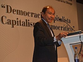 Francis Fukuyama, americký profesor politické ekonomie japonského p�vodu, na...