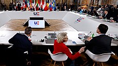 Neformální summit Evropské unie ve Versailles. V popředí je šéfka Evropské...