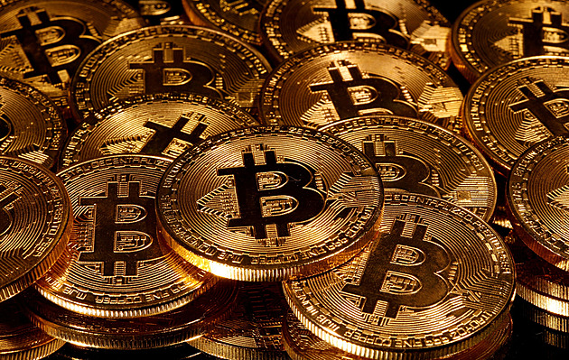 Bitcoin má nový rekord, kryptoměna poprvé překonala hranici 70 tisíc dolarů