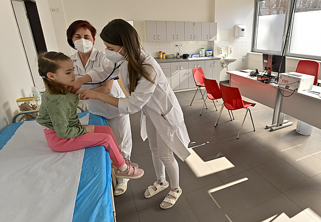Až dvacet miliard ročně navíc: VZP chce omezit druhé úvazky lékařů