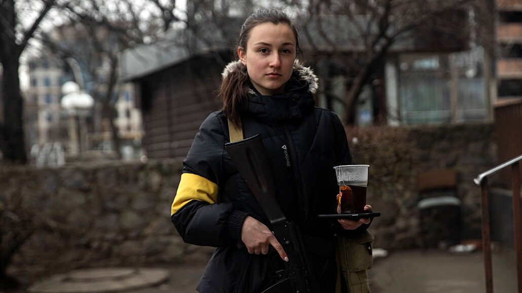 Jedenadvacetiletá ukrajinská vojačka Světlana v Kyjevě