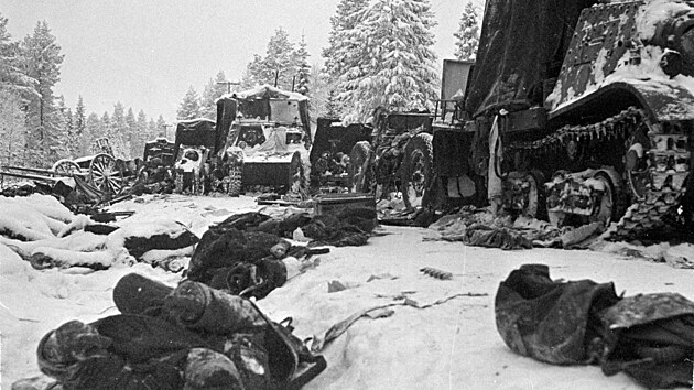 Bitva o Suomussalmi na Raatské cest (30. listopadu 1939  8. ledna 1940) byla...