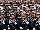 Ruská armáda v pozoru na pehlídce pi oslav Dne vítzství na Rudém námstí v...