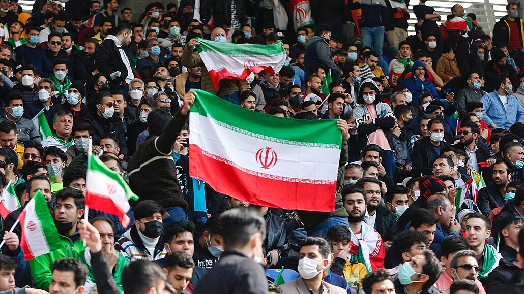 Fanoušci na fotbalovém zápase Írán - Libanon