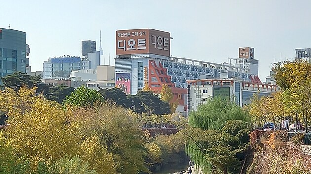 Pěší zóna v srdci Soulu - na podzim.