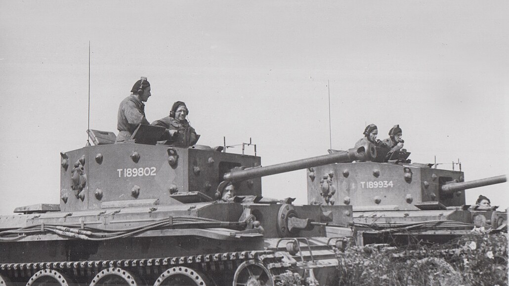 eskosloventí tankisté ped odjezdem z Velké Británie do Normandie v srpnu 1944