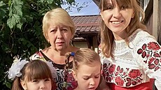 S dcerami utekla paní Natálie (vlevo) z Buče i s dcerami. Manžel zůstal. | na serveru Lidovky.cz | aktuální zprávy