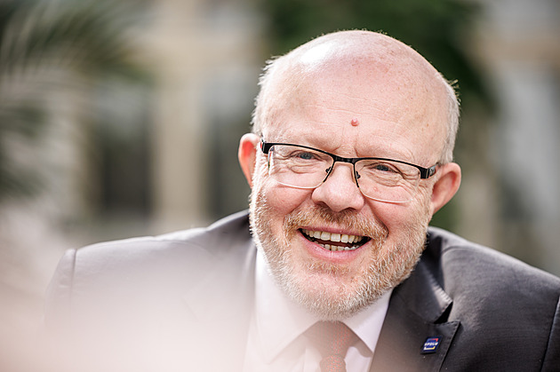 Bez ministra. Převálcuje reformátorská odvaha i hejtmany?