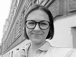 Karol�na �ugarov�