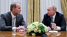 Viktor Medvedčuk (vlevo) a Vladimir Putin na snímku z července 2019. | na serveru Lidovky.cz | aktuální zprávy