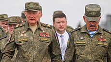 Ruský generál  Alexandr Dvornikov (vlevo) na snímku z července 2020.