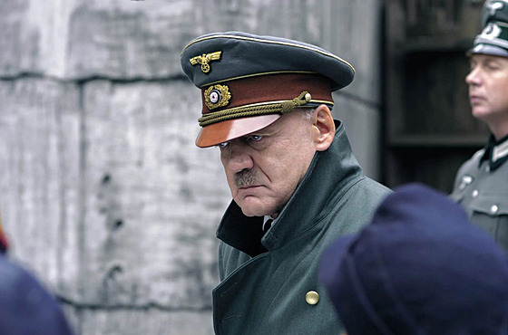Bruno Ganz jako Adolf Hitler ve filmu Pád T�etí �í�e