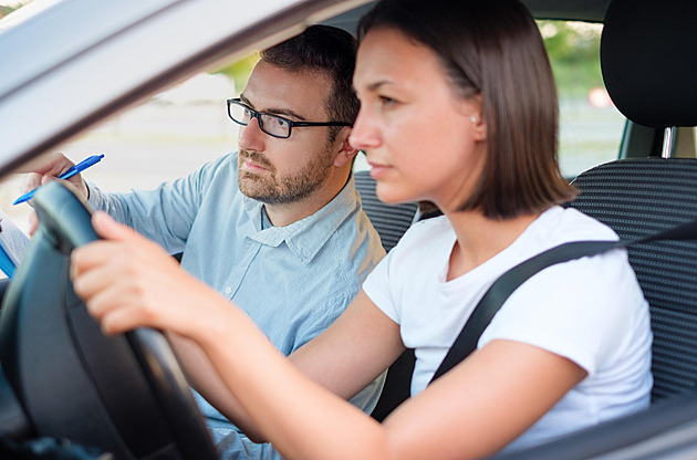 Autoškola v patnácti? Jsem pro, ale za určitých podmínek, říká expert