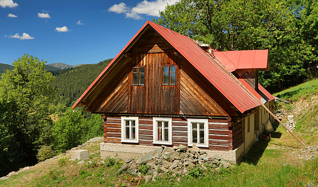 Lidé se zbavují chat a chalup, nemají na provoz. Za kolik pořídíte rekreační objekt?