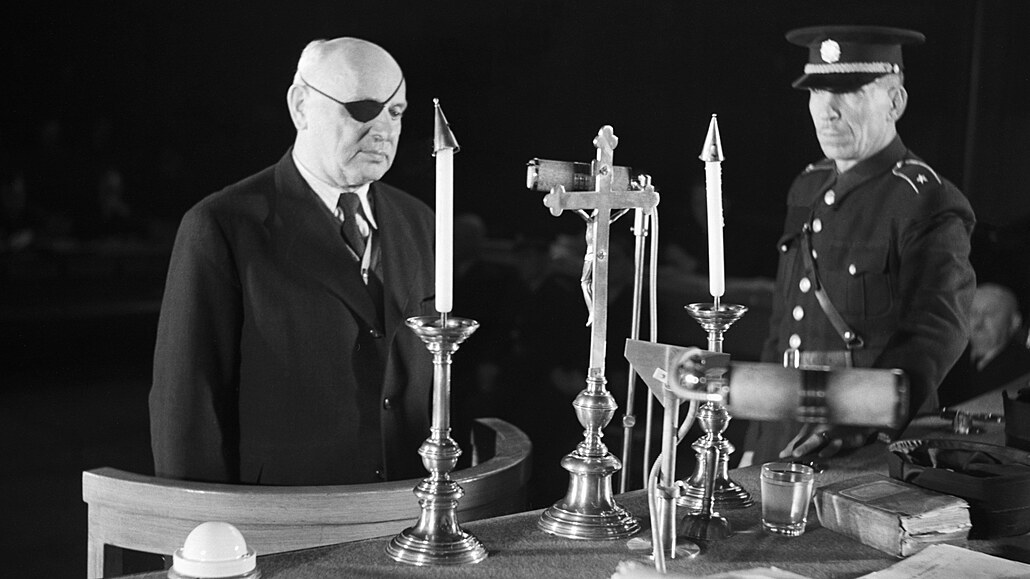 Generál Jan Syrový během procesu proti členům Beranovy vlády v roce 1947, z...
