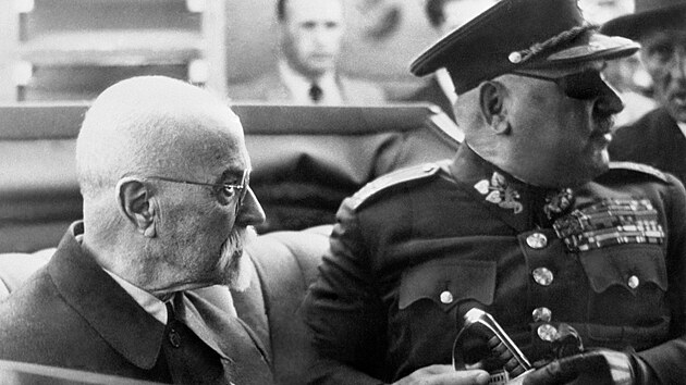 Generl Jan Syrov s prezidentem T. G. Masarykem