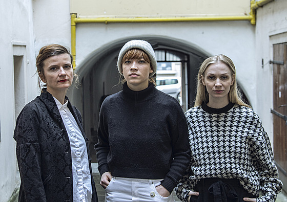 T�i �enské hrdinky p�edstavují Anita Krausová, Martina Jindrová a Tá�a Malíková.