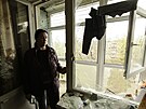 Lju ranní útok rozbil vechna okna v byt. Krátce ped válkou je vymnila a...