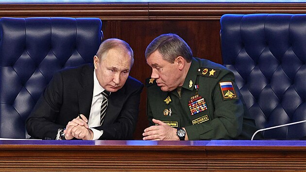 Ruský prezident Vladimir Putin a náelník generálního tábu Valerij Gerasimov