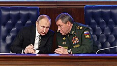 Ruský prezident Vladimir Putin a náčelník generálního štábu Valerij Gerasimov | na serveru Lidovky.cz | aktuální zprávy