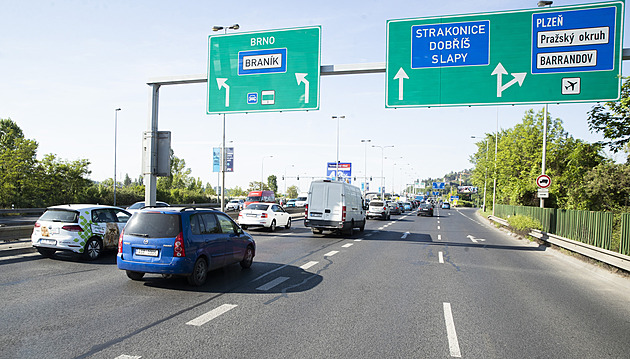 Dopravní peklo. A ještě „přitopí“. V Praze se rozebíhá očekávaná oprava u Nuselského mostu