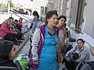 Uprchlíci z Ukrajiny �ekají na Hlavním nádra�í v Praze.