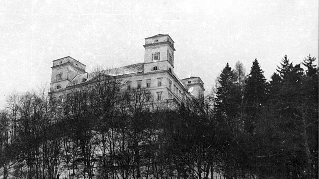 Zámek v Raicích u Vykova, za mobilizace v záí 1938 sídlo Hlavního...