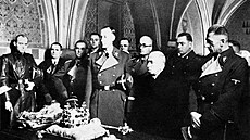 Heydrich pevzal 19. listopadu 1941 od Emila Háchy klíce od korunovaních...