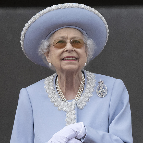 S módou to umla vdycky. Britská královna Albta II. oslavila sedmdesát let...