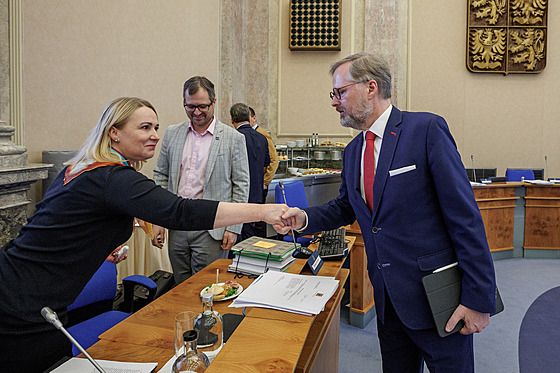 Jana �ernochová jako prezidentská kandidátka Premiérovi Petru Fialovi její...