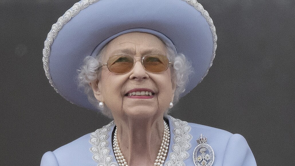 S módou to uměla vždycky. Britská královna Alžběta II. oslavila sedmdesát let...