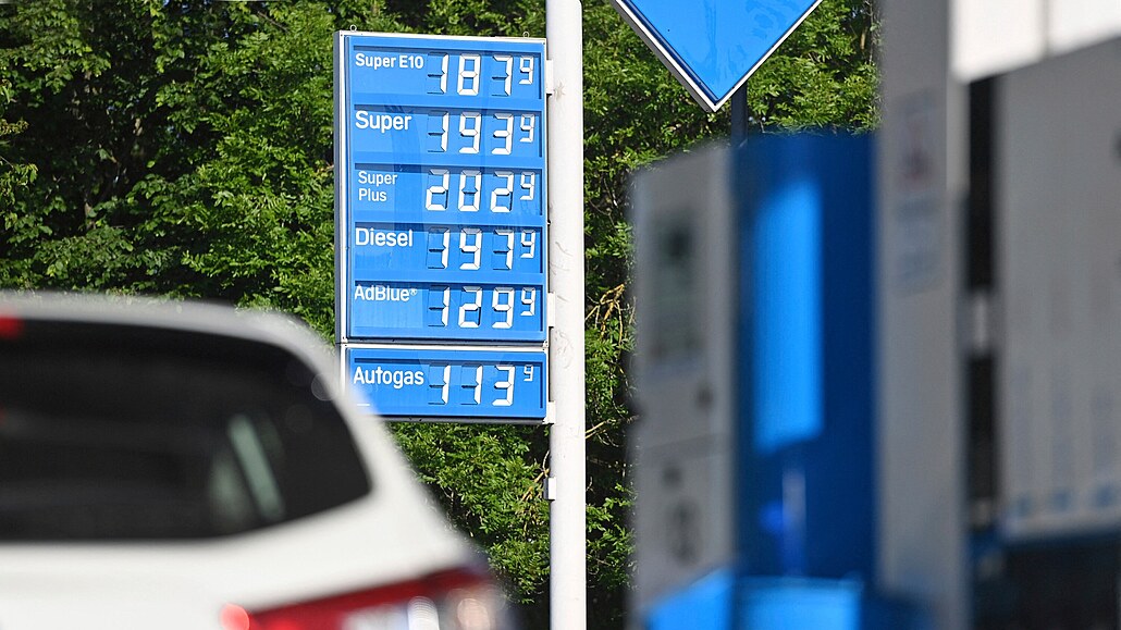 Ceny na nmecké benzince první ervnový den po sníení daní.