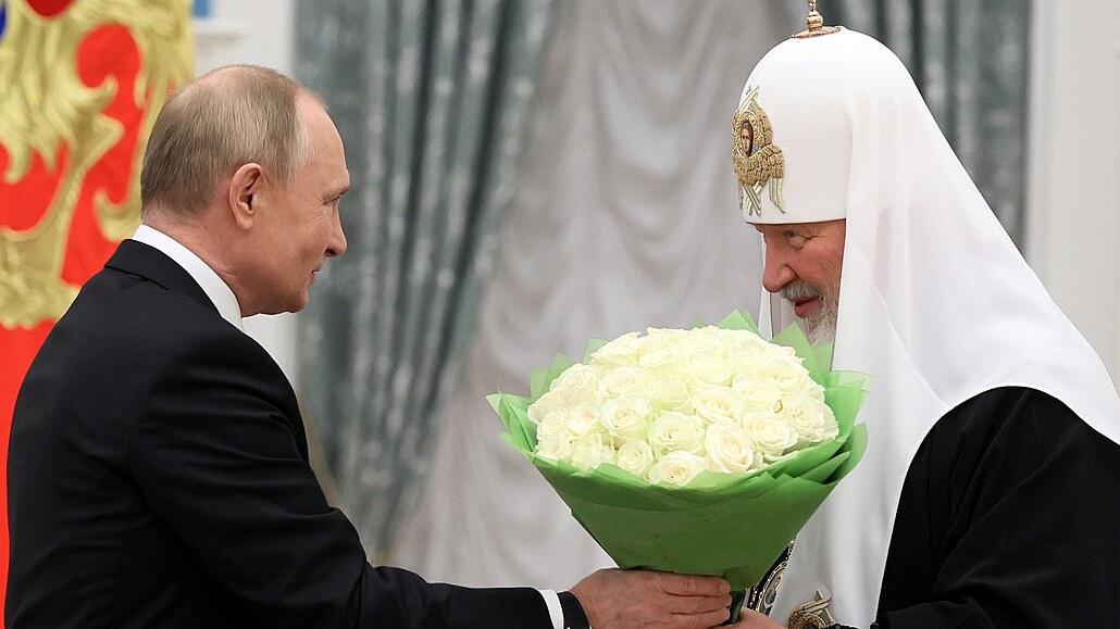 Patriarcha pravoslavné církve v Rusku Kirill a ruský prezident Vladimir Putin...