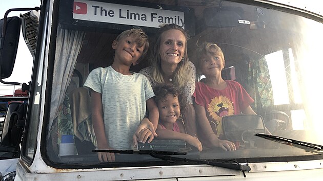 The Lima Family aneb obytkem po Brazlii. esko-brazilsk rodina ukazuje svm dtem nejvt jihoamerickou zemi z paluby starho autobusu Mercedes