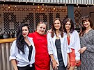 V restauraci Barva, kde bude modrá a lutá pevládat na run vyívaných...