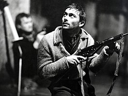 Samopaly mli parautisté bohuel jen ve filmech (na snímku nahoe z filmu...