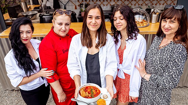 Manifesto podpořilo otevření ukrajinské restaurace Barva