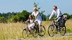 Rodinné výlety na kolech jsou oblíbenou letní kratochvílí, které se díky... | na serveru Lidovky.cz | aktuální zprávy