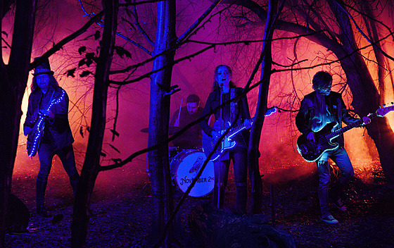 November 2nd ve videoklipu I Feel Love