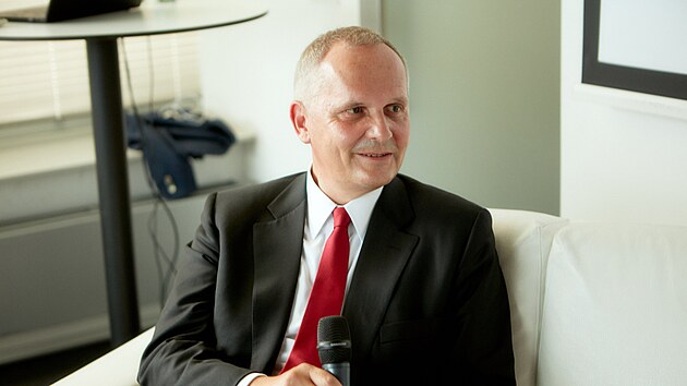 N�meck� velvyslanec Andreas K�nne hovo�il o tom, �e pro �R znamen� p�edsednictv� v EU hlavn� p��le�itost� p�edstavit svou zemi a politiku, v�etn� nap��klad energetick� politiky