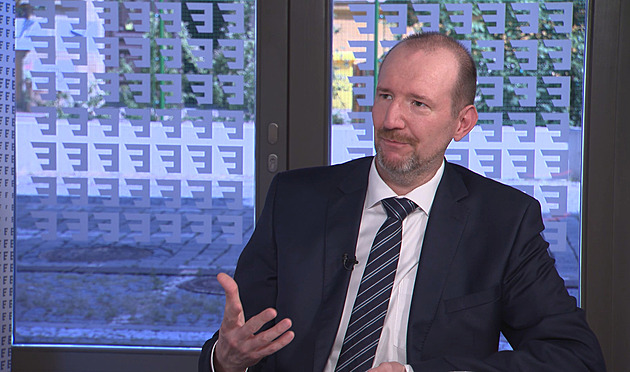 Dva pohledy. Pavel Simon a podivný přístup ke covidovým omezením