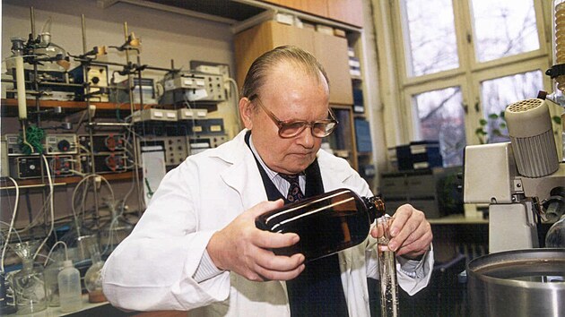 Profesor Antonn Hol