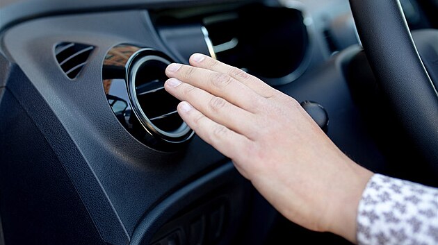 Jednoduchý trik, jak zefektivnit klimatizaci v autě. Ochraňte si zdraví a  ušetřete peníze | Byznys | Lidovky.cz