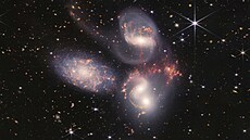 Vesmírný teleskop Jamese Webba: snímek pěti galaxií